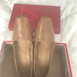 Aerosoles tan Envy pump